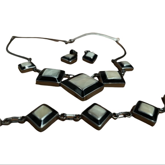 Jewelry Set: Necklace, earrings, bracelet - Picture 2 of 2